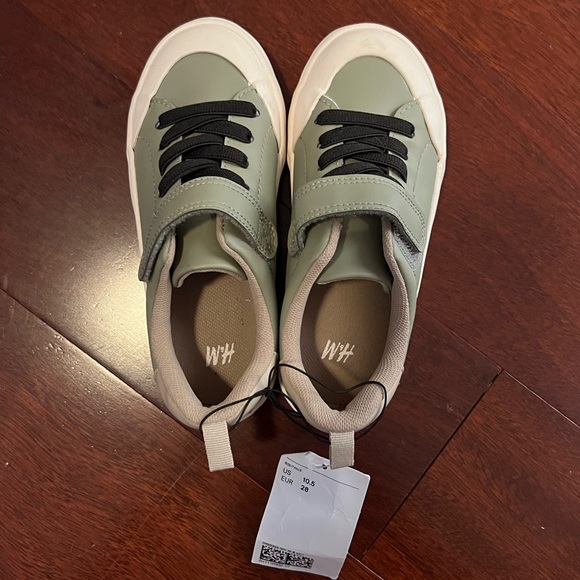 Khaki green sneakers in faux leather with reinforced toe cap. New with tags. - Picture 2 of 5